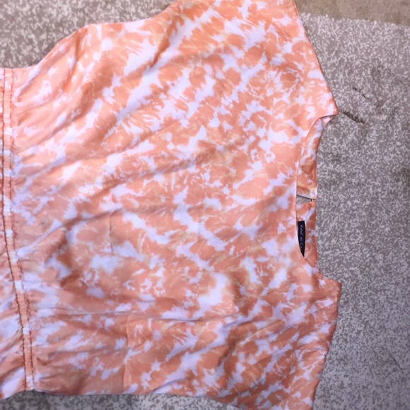 Peach and white blouse - Picture 4 of 8